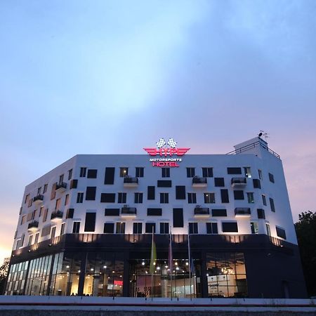 Hype Motorsport Hotel Nilai Exterior foto