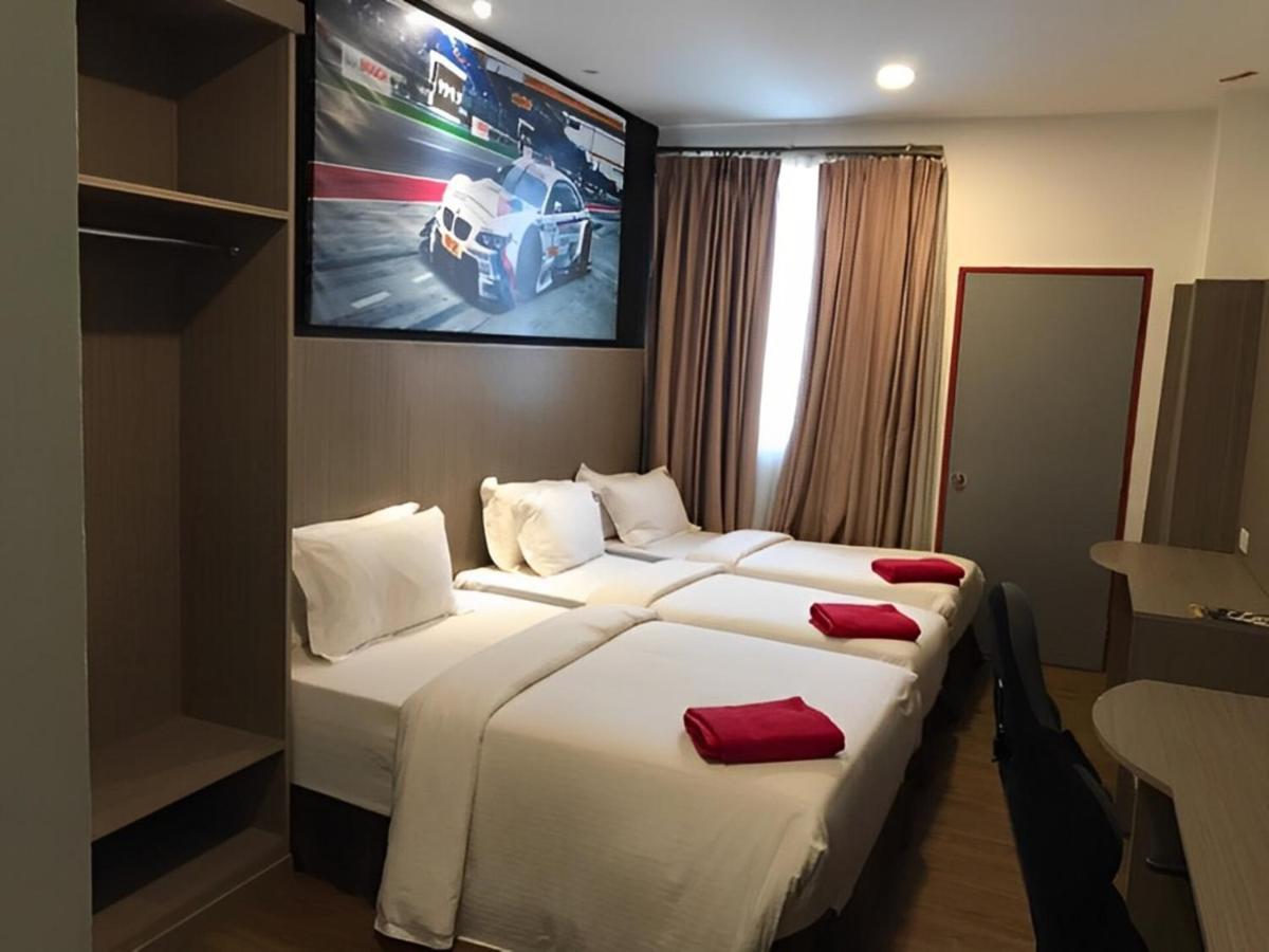 Hype Motorsport Hotel Nilai Exterior foto