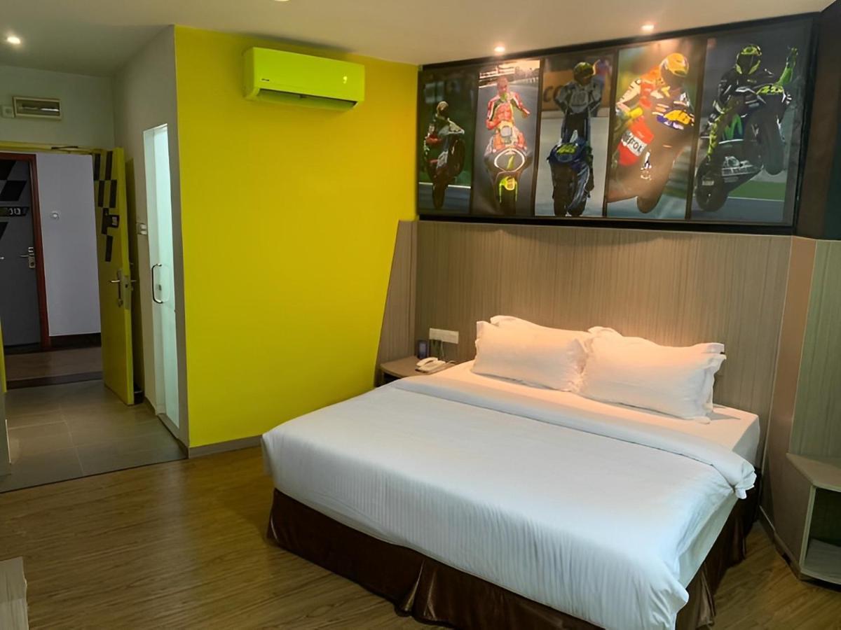 Hype Motorsport Hotel Nilai Exterior foto