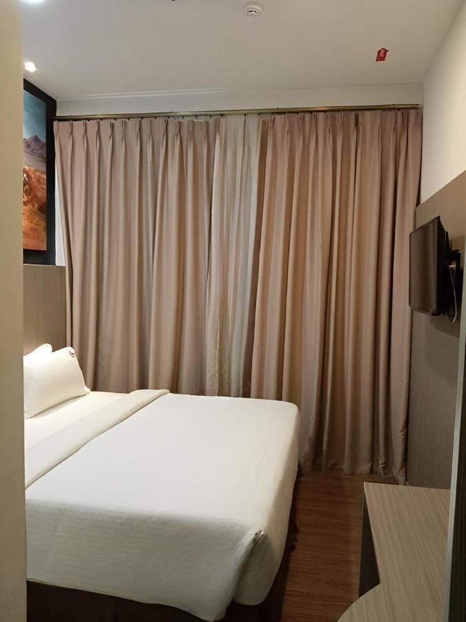 Hype Motorsport Hotel Nilai Exterior foto