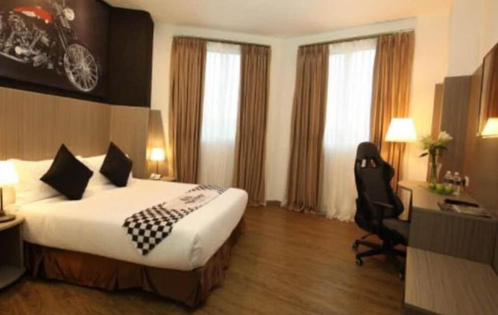 Hype Motorsport Hotel Nilai Exterior foto