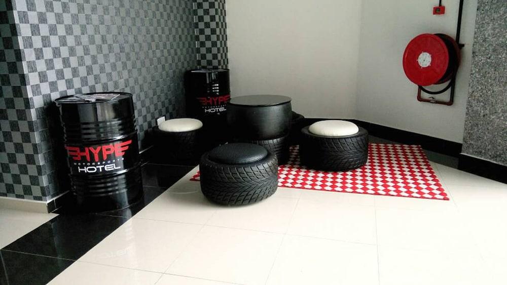 Hype Motorsport Hotel Nilai Exterior foto