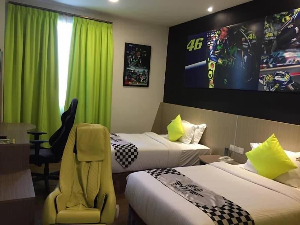 Hype Motorsport Hotel Nilai Exterior foto