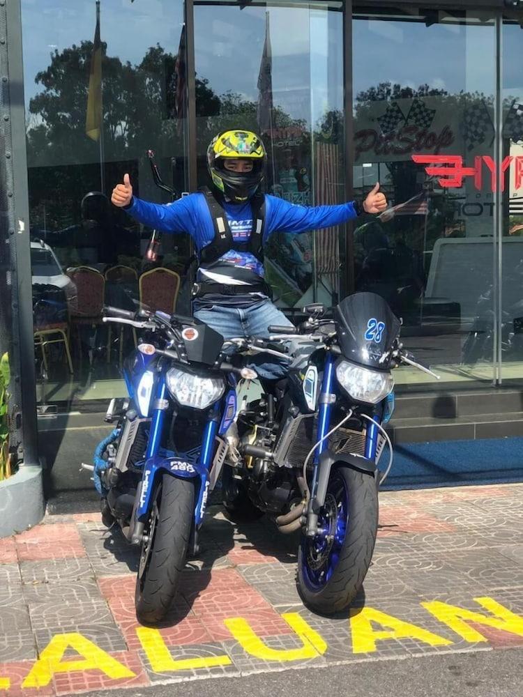 Hype Motorsport Hotel Nilai Exterior foto