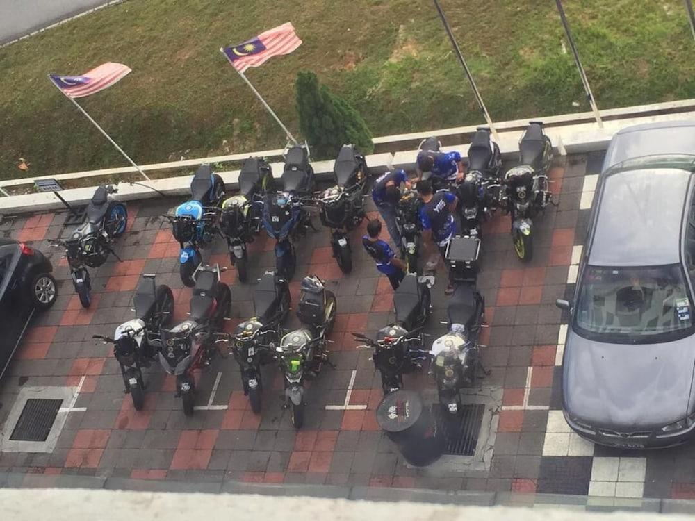 Hype Motorsport Hotel Nilai Exterior foto