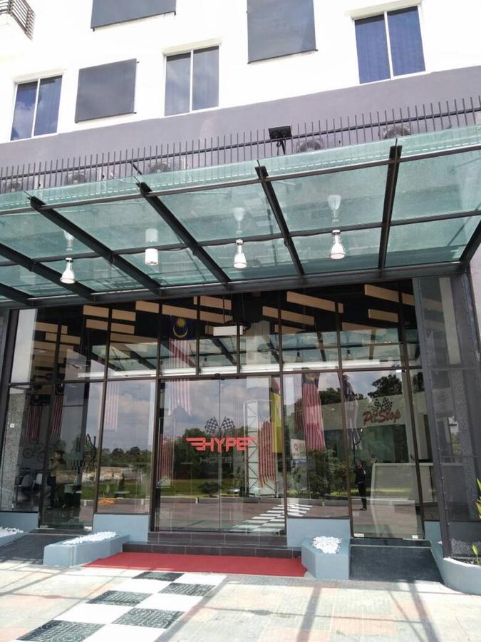 Hype Motorsport Hotel Nilai Exterior foto