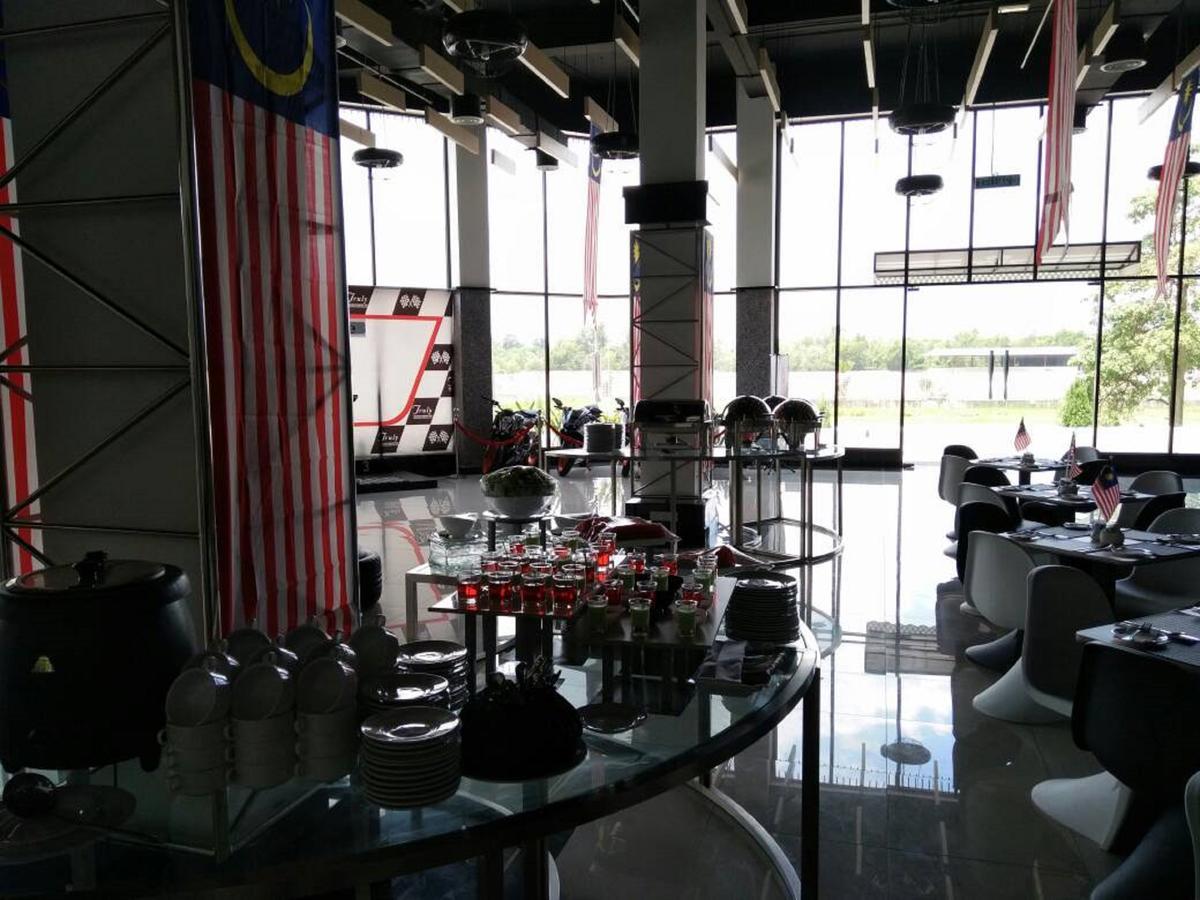 Hype Motorsport Hotel Nilai Exterior foto