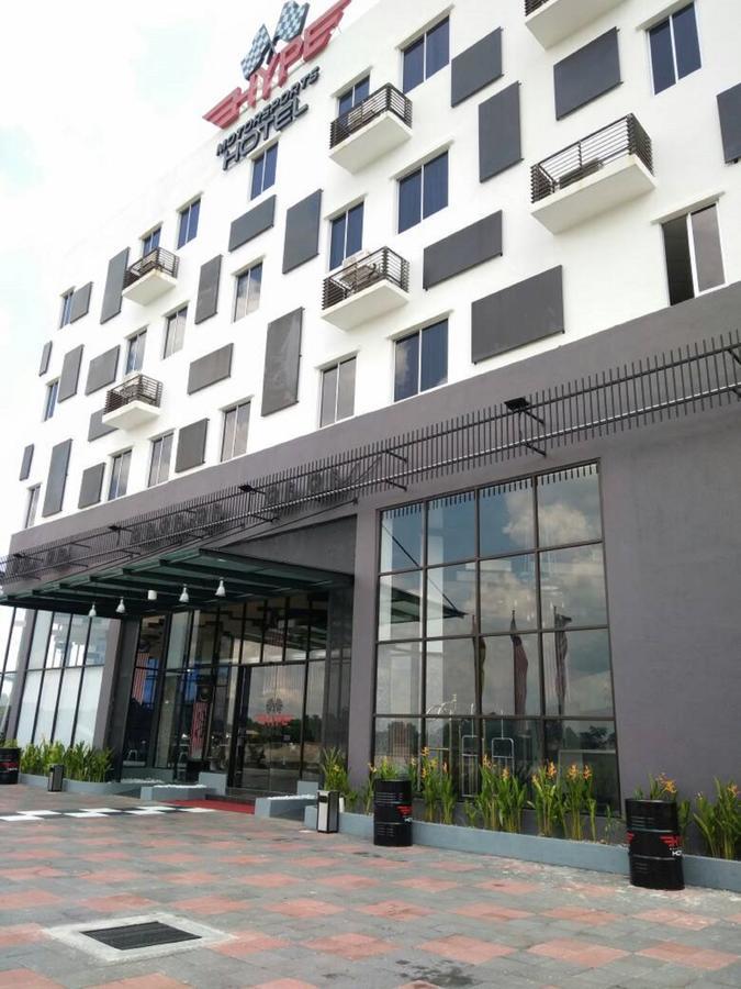 Hype Motorsport Hotel Nilai Exterior foto
